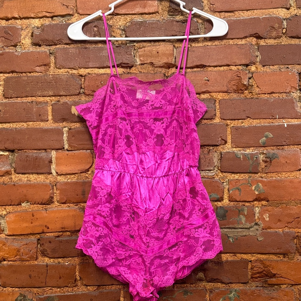Vintage 90’s Samye Newman Hot Pink Lace Teddy Romper Size Small‎
